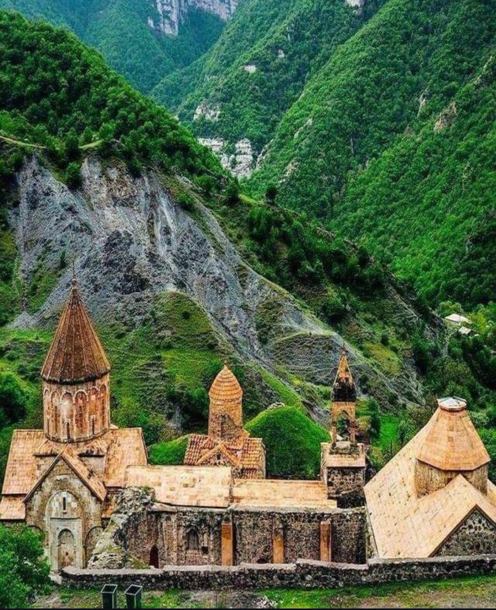 LucyluvsMoon1's tweet photo. 📍Gorgeous Dadivank, Karvachar, Artsakh  founded in the 9th century ✨🇦🇲 https://t.co/iQqWCgZkgZ