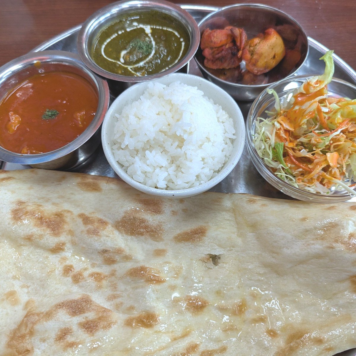 TokaTechCh's tweet photo. 先日、急に本格カレーとナンが恋しくなってお店へ。
ナンがもう絶品でずっと食べていたいほど🤤 
おかわりできたけど満腹で次回に持ち越し。
みなさんはナン派？ライス派？

#カレーナン #企業公式相互フォロー https://t.co/WNOdgkIHtC