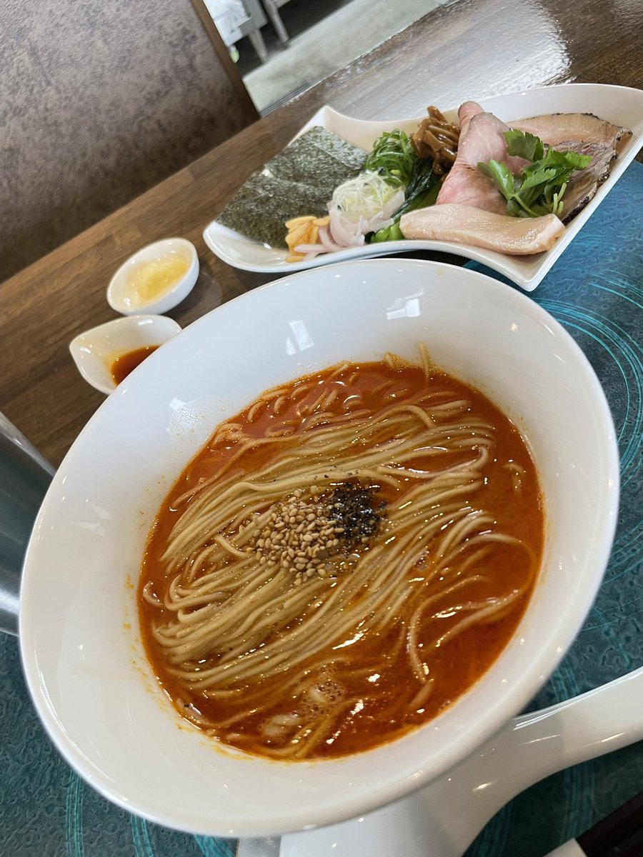 michyhiro's tweet photo. 『Noodle Dishes粋蓮華』さん @焼津市
・旨辛白湯NOODLE【限定】 1650円
・背徳の脂めし 150円

昨日の告知に「！？！？」でこちラ。
濃っ厚なトロッと鶏に程良い辛味がツボ‼︎
スープ纏わる久々の細麺もたまらん好き♡
ごちそうさまでした‼︎   🙏 https://t.co/rcV3hSkHxK