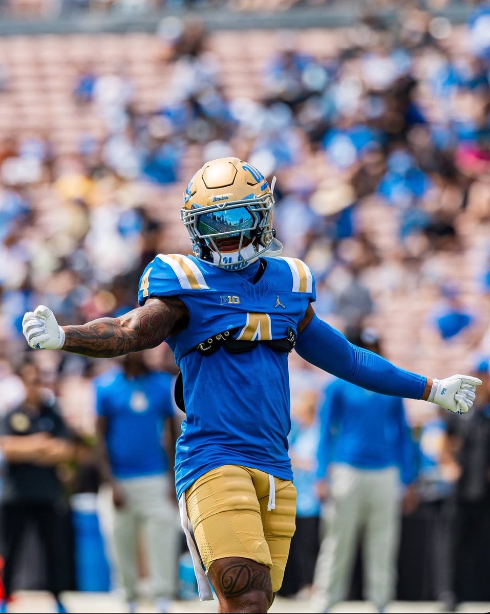 PhoenixEvans__'s tweet photo. I am Grateful 🙏🏽 UCLA Offered! #4sup 
@CoachBobChesney @dyray22 @CoachHitsch @Coach_DiMike @CoachGabeLynn @EddieWhitley37 @Sealethedeal__ @TomLoy247 @Andrew_Ivins  @SWiltfong_ @ChadSimmons_ @BrianDohn247 @samspiegs @ZBlostein247 @adamgorney @BrandonHuffman @TheUCReport @CraigHaubert @CharlesPower  @TomLuginbill @GregBiggins @CoachKiddIMG