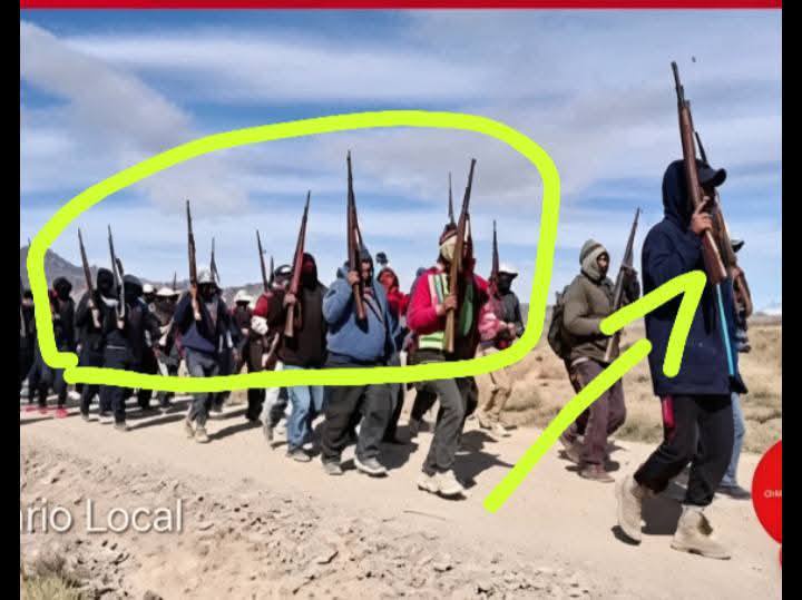 CasalMauri's tweet photo. Las hordas evistas han escogido la lucha armada para capturar el poder que han perdido en las urnas.

Y el gobierno no hace absolutamente nada para detenerlos. https://t.co/GT9ZiQiBu0