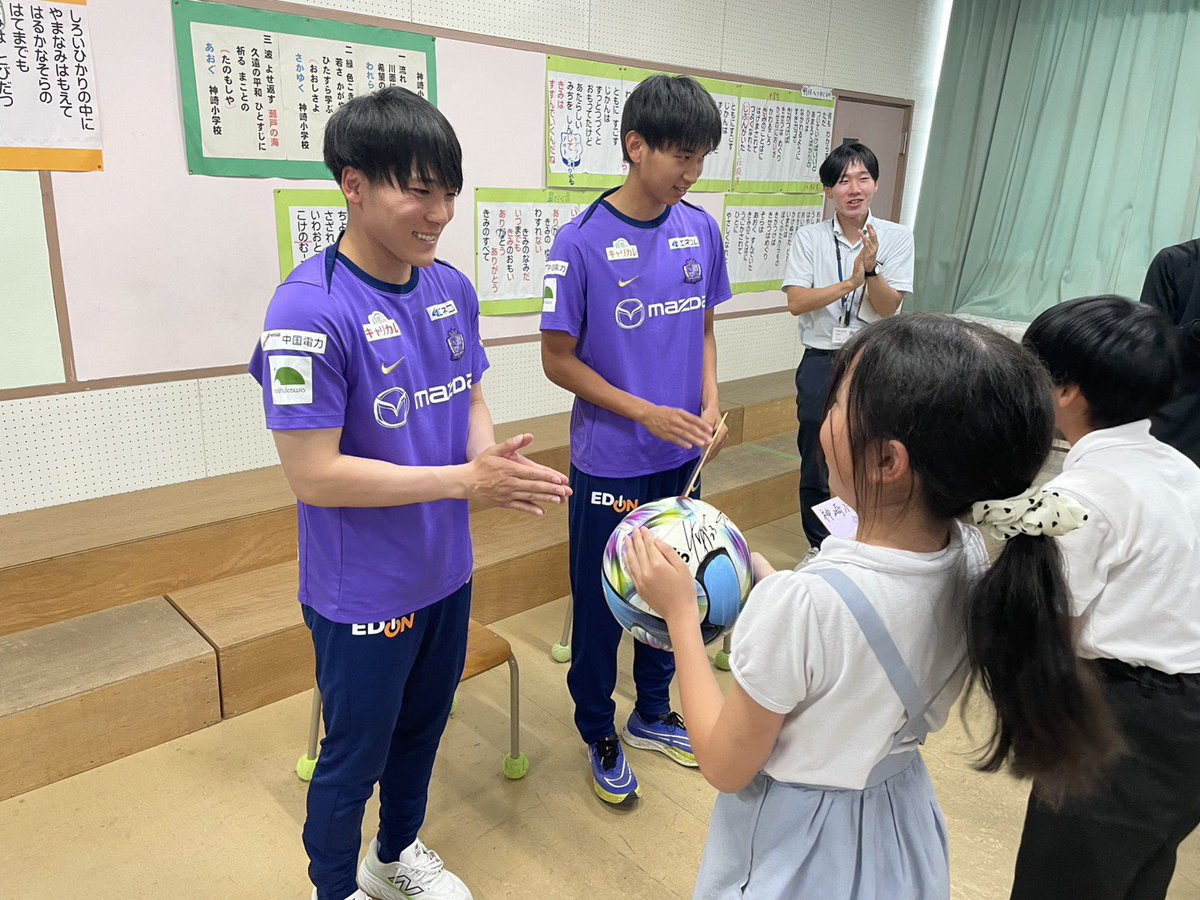 ymk2321's tweet photo. 峻くーーーーーん🥰

#sanfrecce  #鮎川峻 選手 https://t.co/ppEVCLqe95