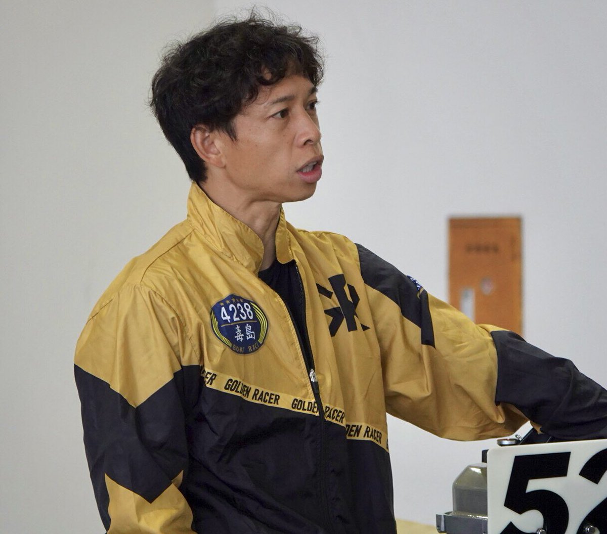 BoatraceAshiya's tweet photo. 🟠🔵

第10Rは最初の準優勝戦です📣
1️⃣号艇は #深澤達徳 選手🌟
予選は３位で通過✨
芦屋初優出を狙います🔥
#上田紗奈 選手、#深川麻奈美 選手の女子２人に #毒島誠 選手もこの準優勝戦に登場します‼️
ぜひご注目ください♪
#ボートレース芦屋

🟠🔵 https://t.co/m3yRBzUVvw