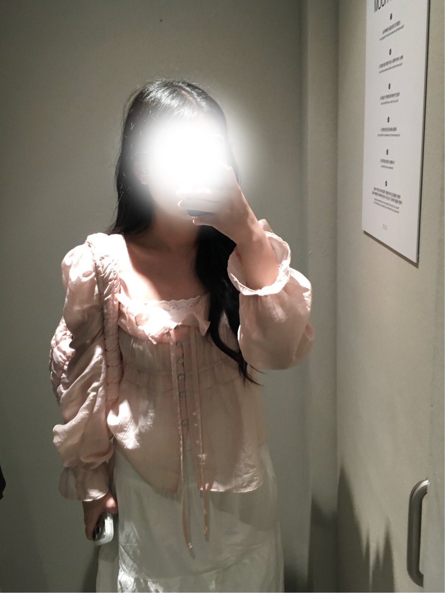 yoocandyit's tweet photo. * 지그재그 마케팅 활동의 일환으로 일정 금액 보상을 제공받습니다.

얼라리.. 스핀을 늦게 봤네요
그런데 생각하시는 셔츠 느낌이 맞을지는 모르겠어요 //

[하객룩] 하킴 로맨틱 셔링 프릴 블라우스
https://t.co/TQkHOSoiDV https://t.co/VPM57rZThY