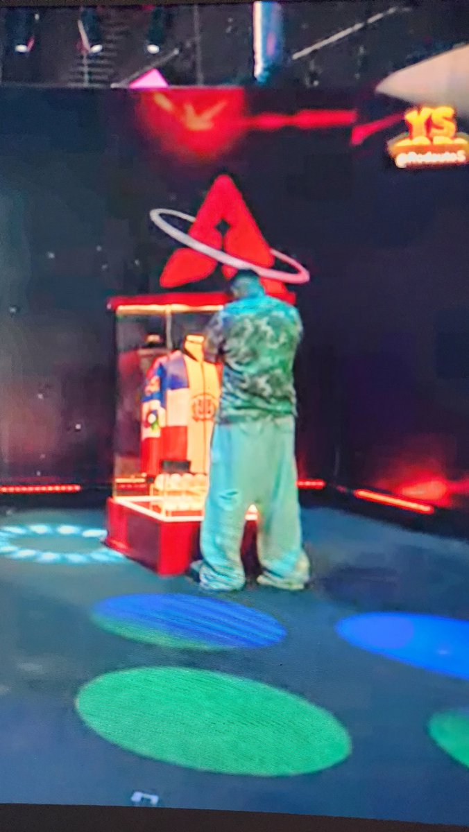 _eguin's tweet photo. Jajajaja que show #PlanetaAlofoke https://t.co/QZrrz39rrq
