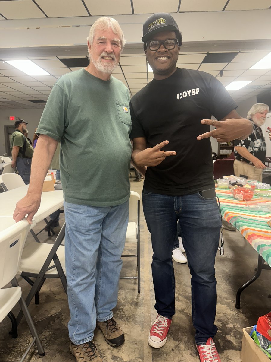 SoloApiary's tweet photo. Last week, meeting Mr Bob Binnie of Blueridge Honey Company was amazing as guest speaker at West Georgia Beekeepers Association Monthly meeting #soloapiary #Bobbinnie https://t.co/luAW1jNVZf