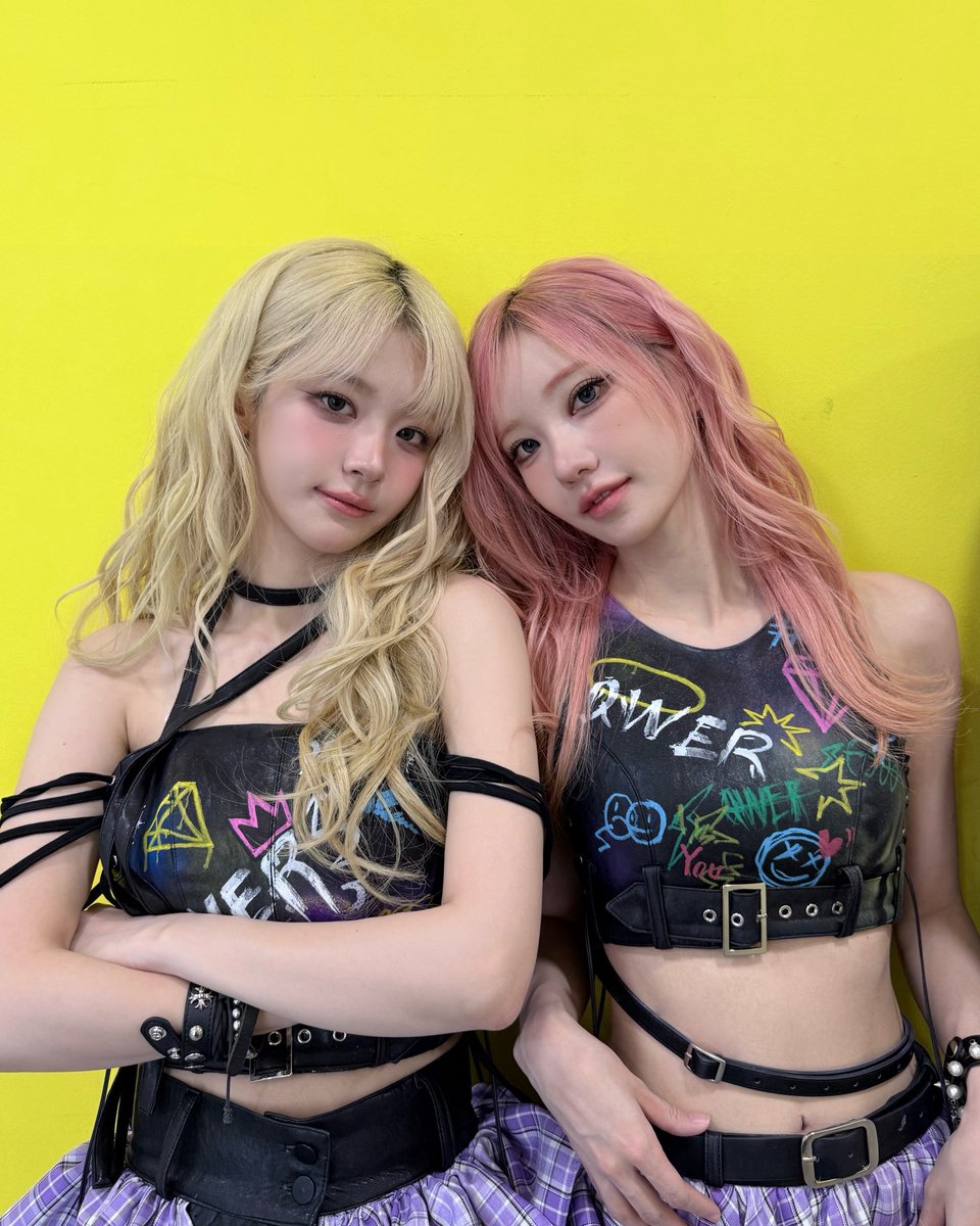 official_QWER's tweet photo. I love my bad, bad habit💥
260526 ENA K POP UP CHART SHOW

#QWER #CEREMONY https://t.co/woiIVORqjb