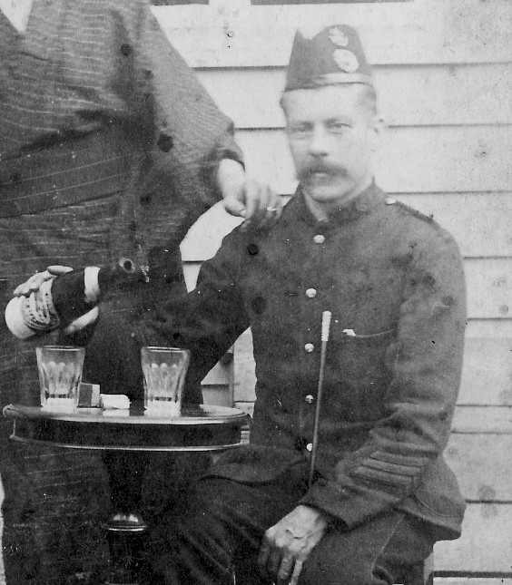 CanMilPostcards's tweet photo. Some Royal Marine Light Infantry enjoy a beer during shore leave in Nagasaki, Japan, circa 1890. @RoyalMarinesMus @TheGreenBeret #Japan https://t.co/v76zROAv7C