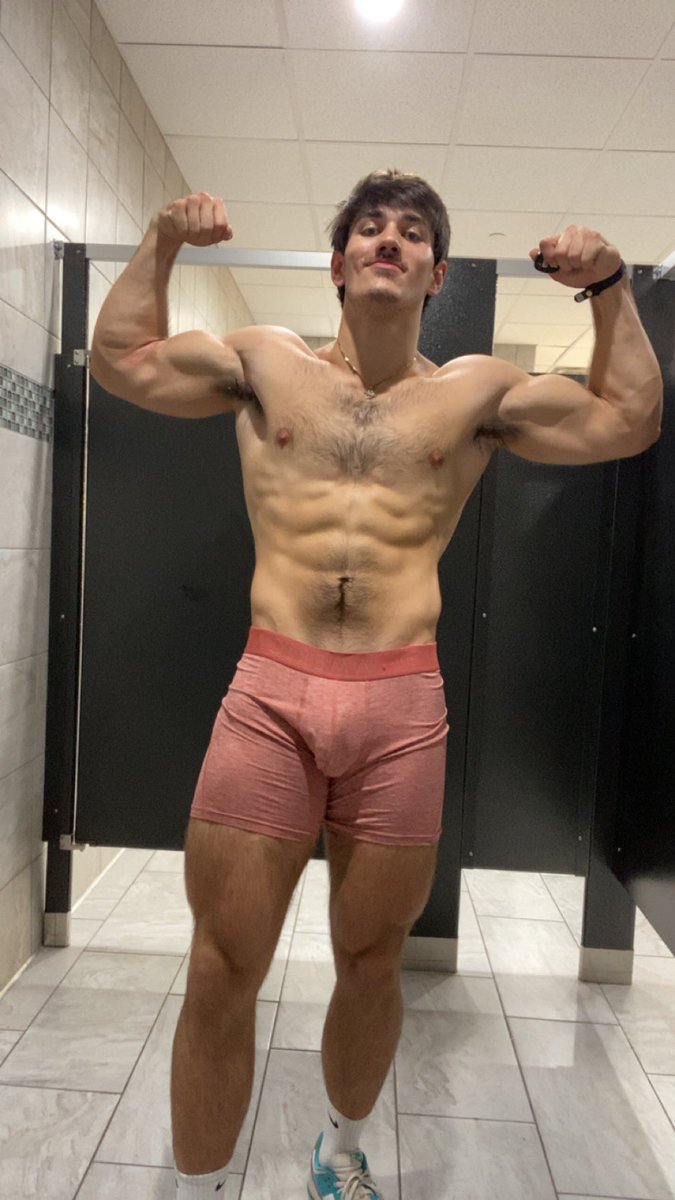 tonyainttny's tweet photo. I know you get weak for me. Get SERVING 💵 https://t.co/LGXJ29TYny