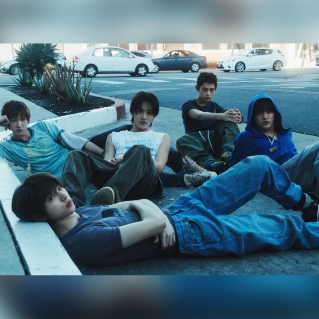 BIGHIT_MUSIC's tweet photo. [Weverse Magazine] #CORTIS 가 점유한 새로운 영토
미니 2집 ‘GREENGREEN’ 리뷰

CORTIS breaks new ground
2nd EP ‘GREENGREEN’ review

▶️KOR: https://t.co/OWedjJlfJH
▶️ENG: https://t.co/VTyvADKZhi
▶️JPN: https://t.co/CjmABBzAYk https://t.co/UFa9c6taCG