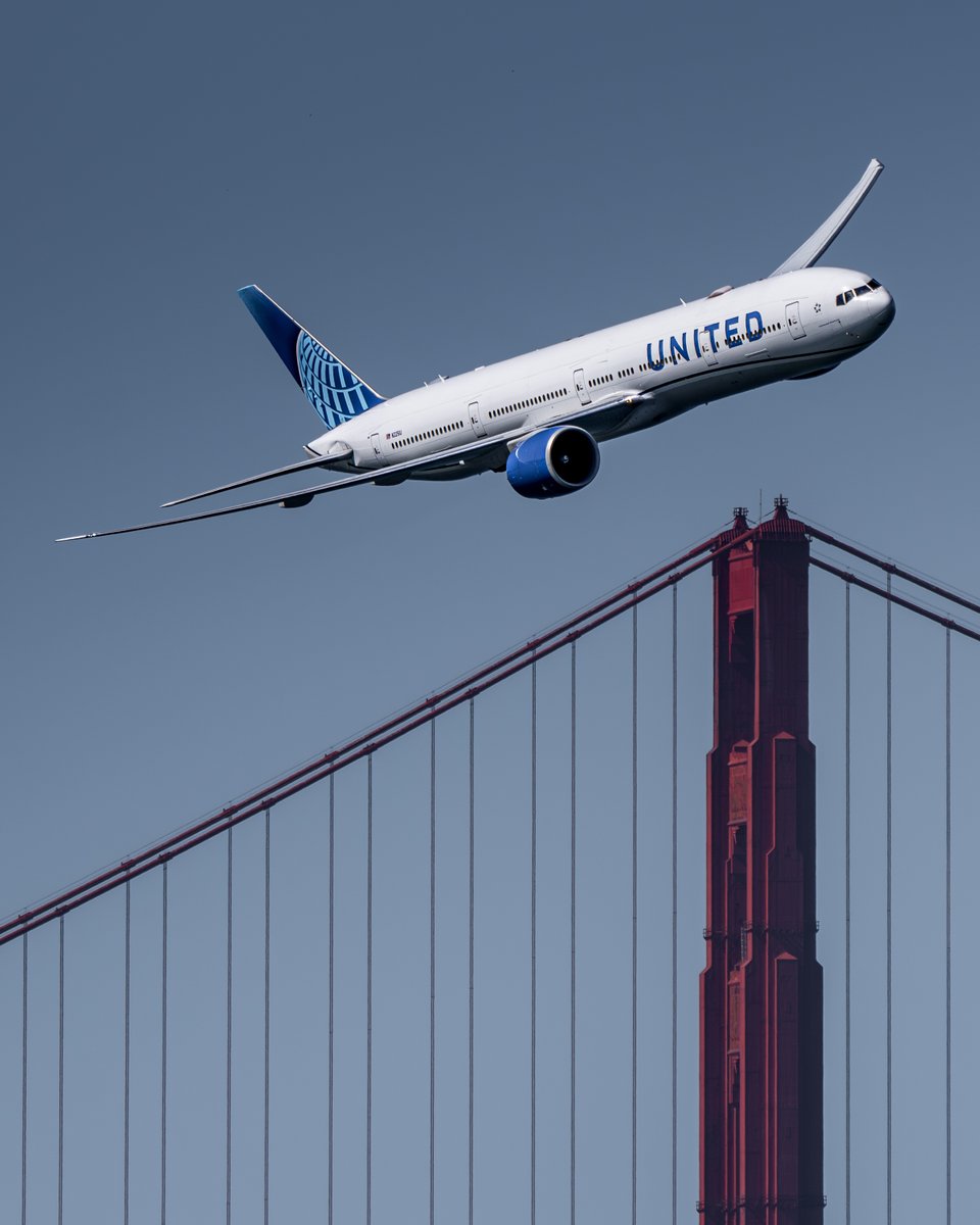NB__shots's tweet photo. The 777 like you've never seen before

#aviation #planes #triple7 #goldengatebridge #fleetweek https://t.co/bhdYl3Wybu