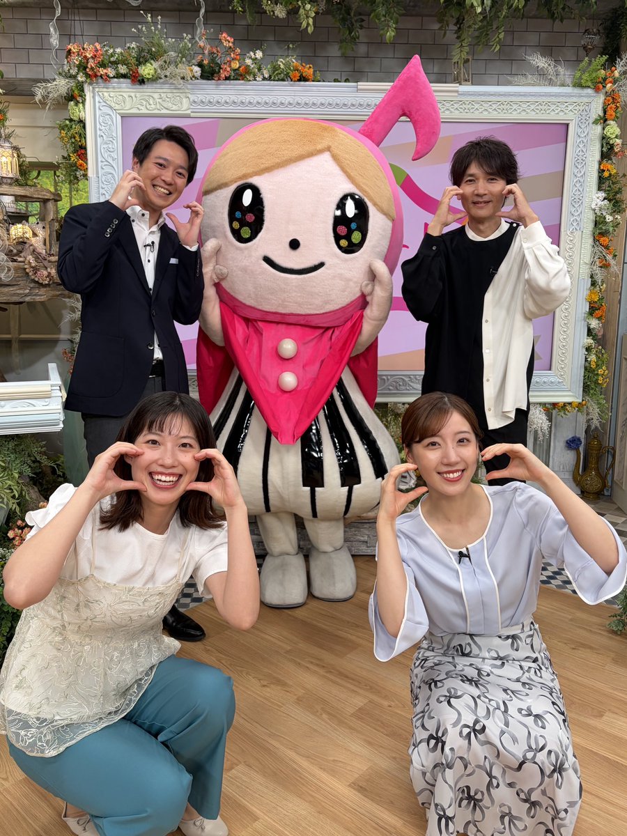 asadore_CTV's tweet photo. #あさドレ♪
本日もご視聴ありがとうございました✨

＼スタジオ オフショット／

あさドレ♪ちゃんの提案で
#長野博 さんも一緒にハートポーズ💜

@asadore_CTV をフォロー
コメント💬いいね👍お願いします

@20thCentury_SIN https://t.co/RnbDuqgkWV