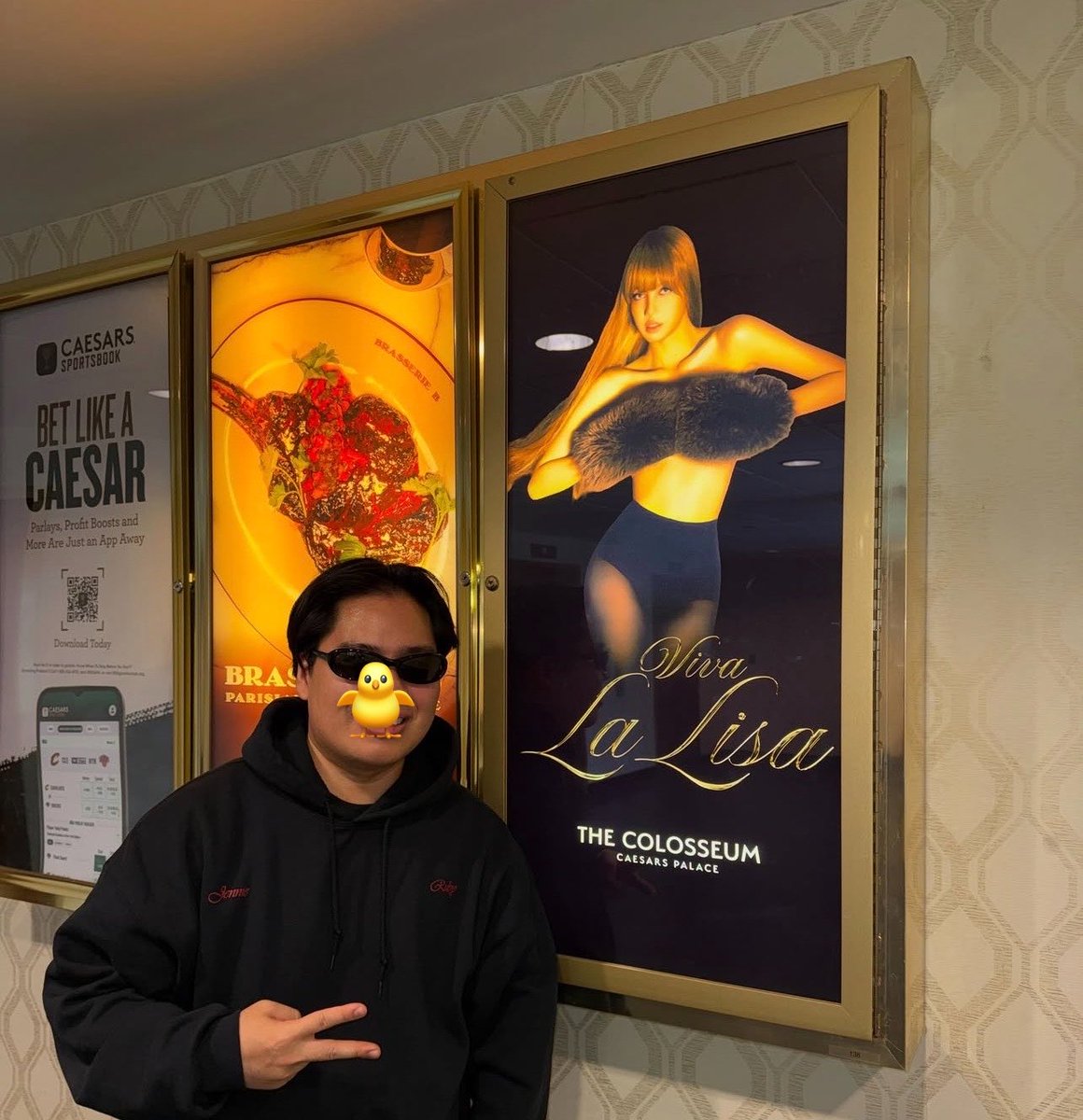 LaliceUpdates's tweet photo. Viva La Lalisa - SOLD OUT (poster ad) 
📍Vegas 

ctto

@wearelloud @CaesarsPalace #LISA https://t.co/qic1MMwPYL