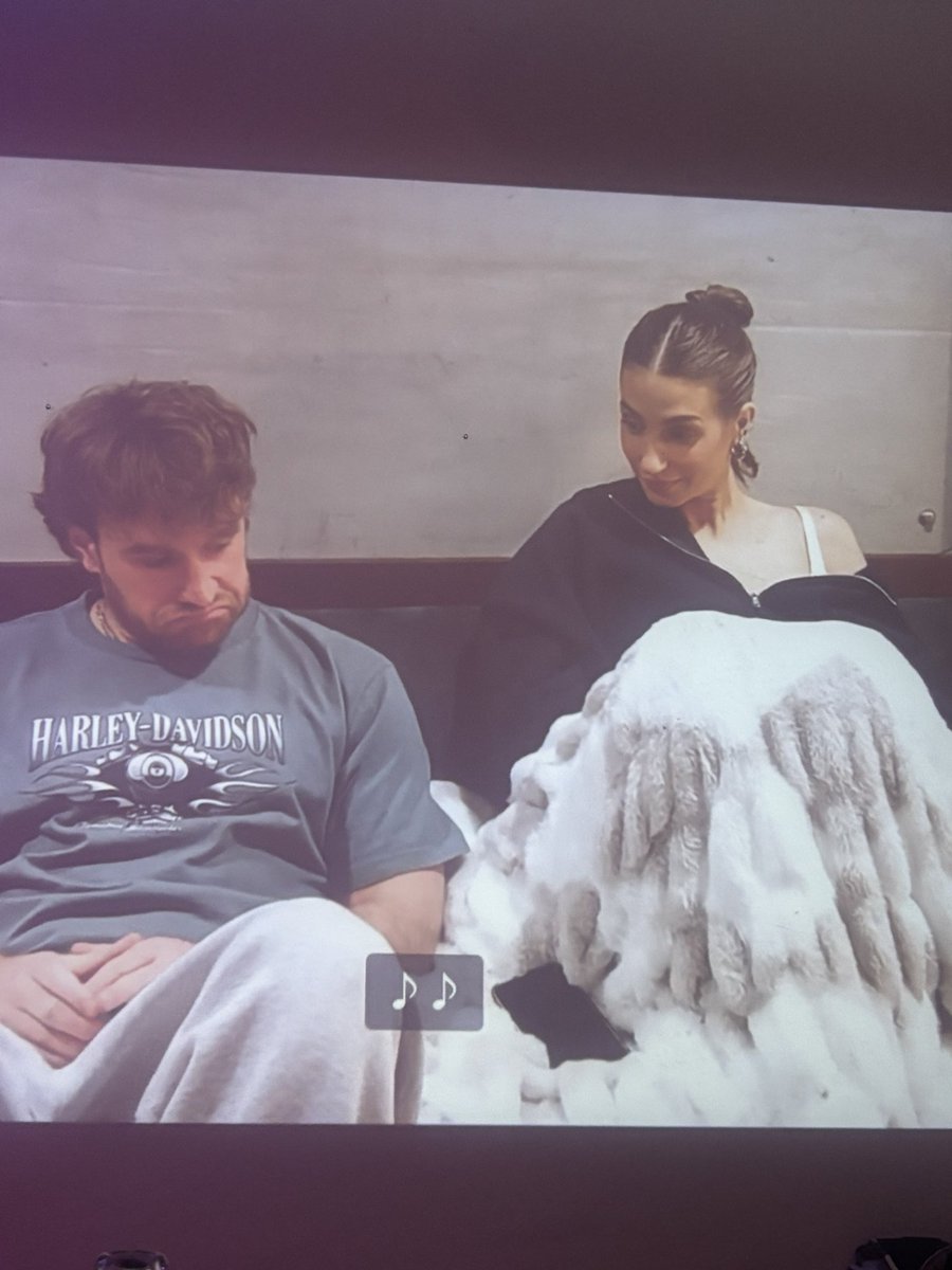 meyemoon's tweet photo. west and amanda are barred the fuck out https://t.co/fYZX3cTMQp