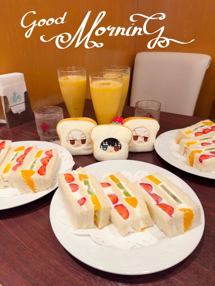 朝のフルーツサンドセット*.ﾟ 🍞🍓🍊🥝🍍🍹