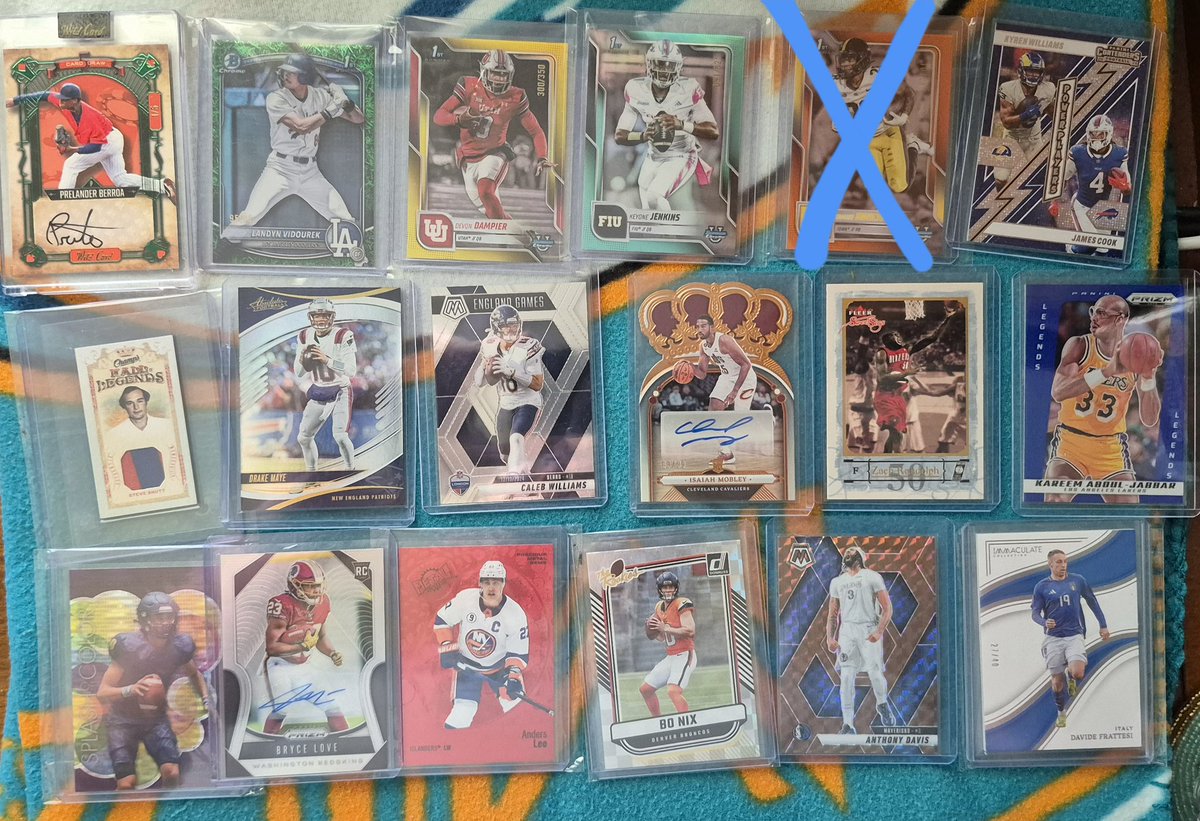 MiamiFan133's tweet photo. @cardboardbst Looking to sell all of this as a lot, taking offers https://t.co/3BHP97gE9y