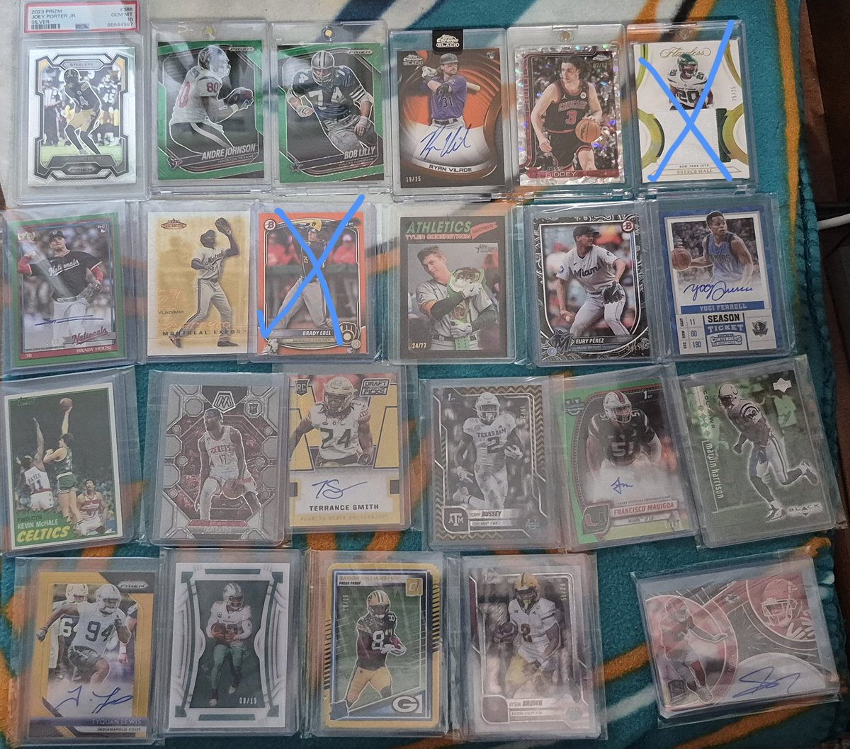 MiamiFan133's tweet photo. @cardboardbst Looking to sell all of this as a lot, taking offers https://t.co/3BHP97gE9y
