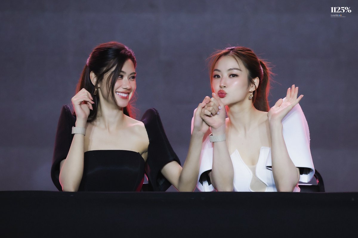1125percent_'s tweet photo. 😘

#LenaMiuFMinManilaDay2 
#LenaMiu #ลีน่าหมิว 
#Lalinalena #MiuNatsha https://t.co/93eADp4Jnd