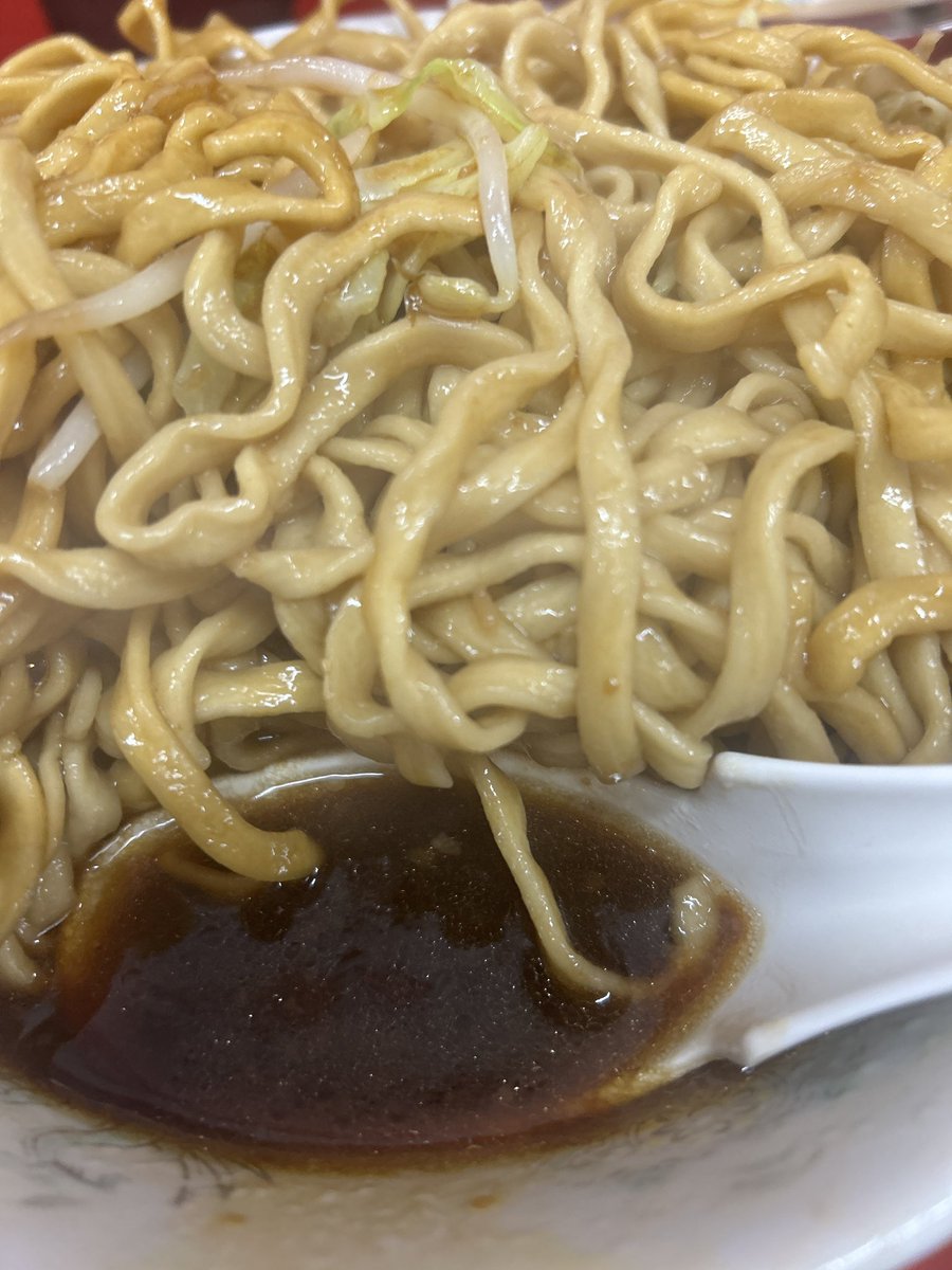 yama_jin_hihaaa's tweet photo. ラーメン二郎ひたちなか店
小ラーメン＋生たまごダブル
うぉぉぉ〜🤤超〜ぶっ濃いぶた汁＆麺カタメ最高にうっめぇ〜😆びびってブタ１枚。笑笑🤣🤣🤣生たまごいらなかったなぁ😅最高である。ごちそうさん🫰 https://t.co/9xo9ZdpxoL