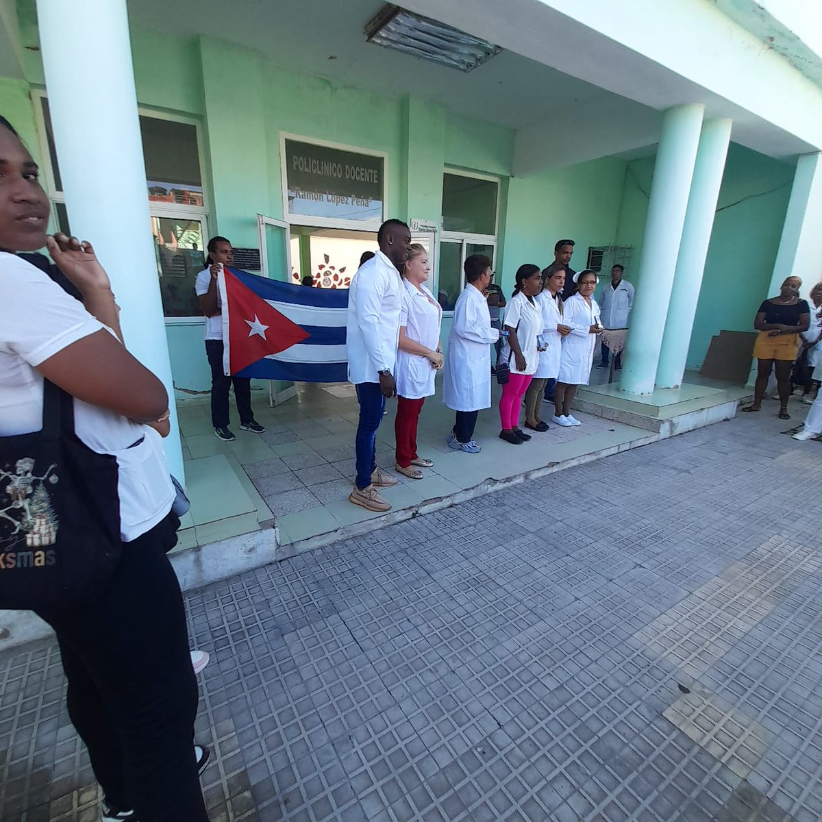 lpenastgo's tweet photo. En el matutino de hoy, nuestro Policlínico Docente Ramón López Peña homenajeó a sus profesionales internacionalistas en el marco del 63 aniversario de la Cooperación Médica Internacionalista.
Patria es Humanidad...!!!
@suniel_johnson 
@direccion_cuba 
@DPS_Santiago https://t.co/f9ocLsfN4r