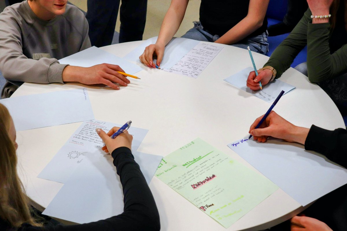 SwWedman's tweet photo. Teksti, jossa näkyvät pitkäjänteisyys, konkreettinen tekeminen, pedagoginen näkökulma sekä realistinen kuvaus kansainvälisyystyön mahdollisuuksista ja haasteista pienessä kunnassa.

#kansainvälisyys ei tarvitse aina suurta hanketta.

https://t.co/sLTWbEHAGJ https://t.co/6WaBKQM5Su