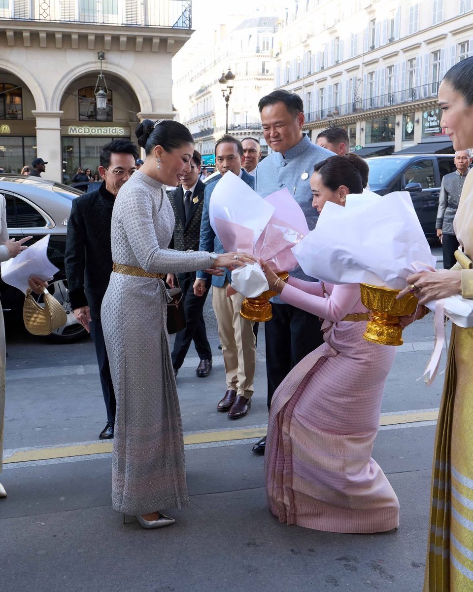prd_official's tweet photo. วันที่ 25 พฤษภาคม พ.ศ.2569 สมเด็จพระเจ้าลูกเธอ เจ้าฟ้าสิริวัณณวรี นารีรัตนราชกัญญา ทรงเป็นประธานในงานเลี้ยงรับรองเฉลิมฉลองการจัดนิทรรศการราชพัสตราสู่สากล “La Mode en Majesté - Royal Thai Dress: From Tradition to Modernity“ ณ  Musée des Arts Décoratifs #กรมประชาสัมพันธ์ https://t.co/J4lOner1d3