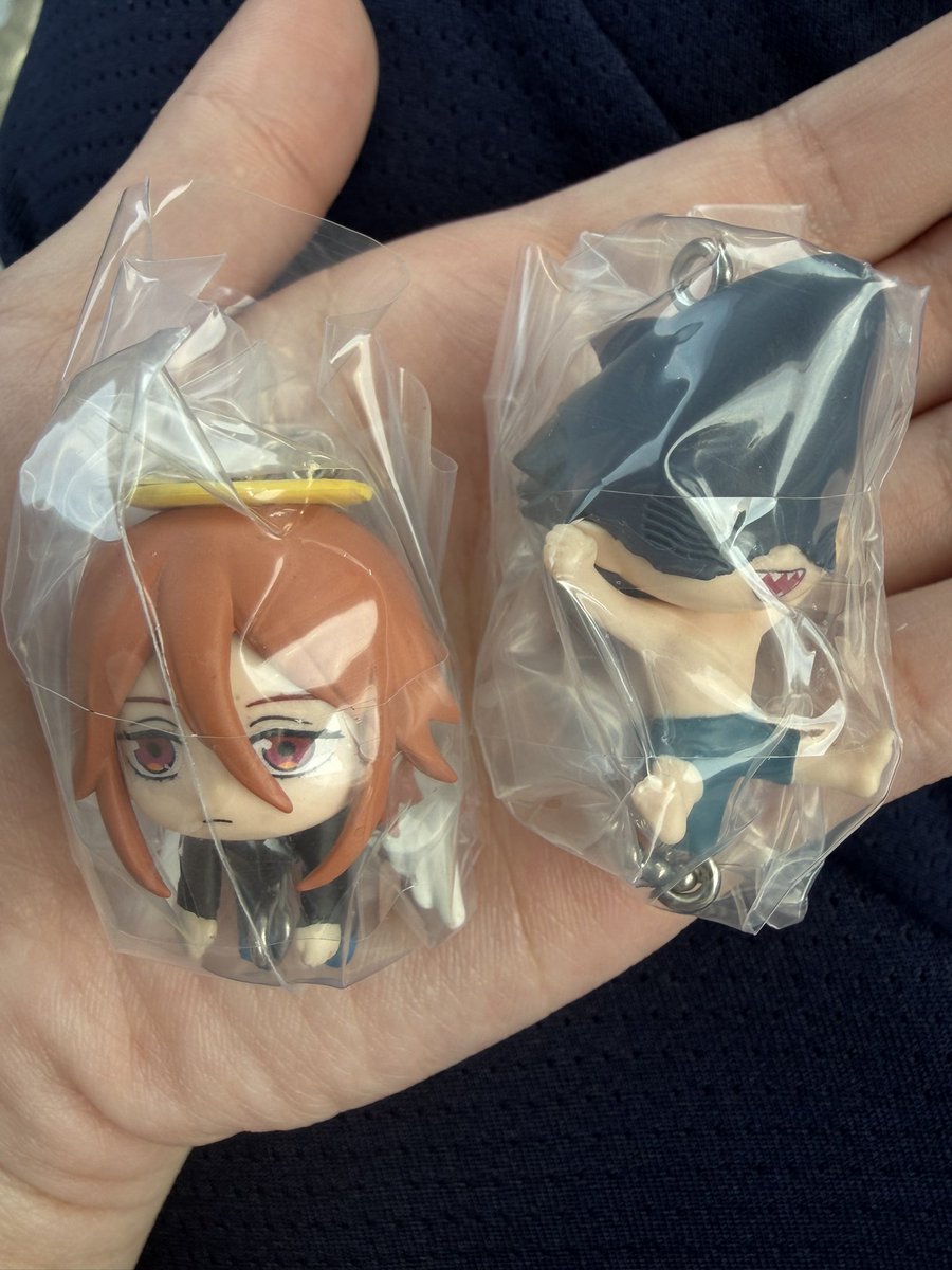 _81216_'s tweet photo. 【交換】チェンソーマン　レゼ篇 つまんでつなげて ガチャ つまつな

【譲】ビーム⛓️、天使🦀

【求】アキ(🦀⛓️どちらでも)

郵送での交換になります。お気軽にお声掛けください https://t.co/qSZVPQwZSu