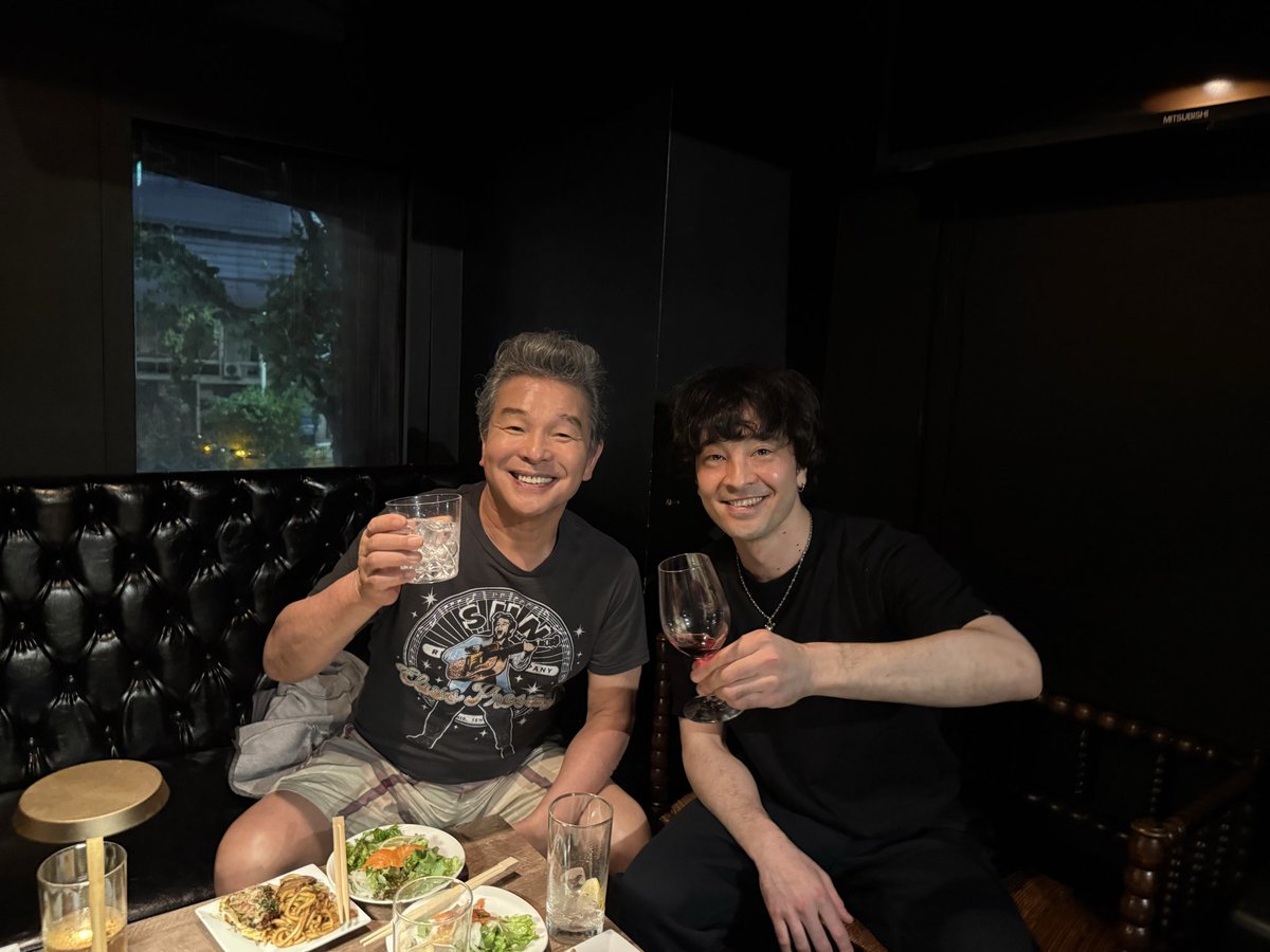 juonguitar's tweet photo. 親子みたいと言われます。
尾藤さん、舞台お疲れ様でした。
また、ステージの上で会いましょう。
#juon #尾藤イサオ #backbeat https://t.co/o0Ir2StN1p