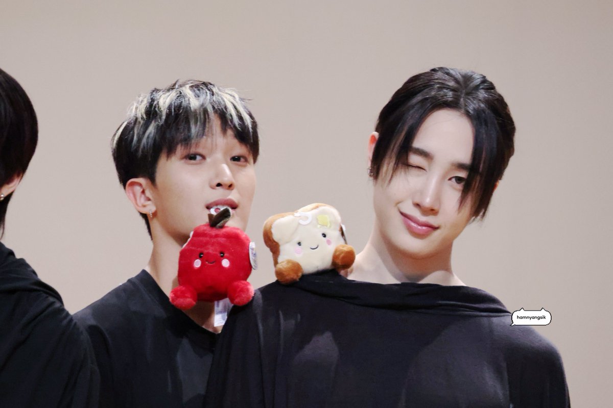 hamnyangsik's tweet photo. 260526 =^..^=  

🍎🍞

#HUNTER #헌터 #SUMIN #수민 #xikers #싸이커스 https://t.co/DU6c43khjl