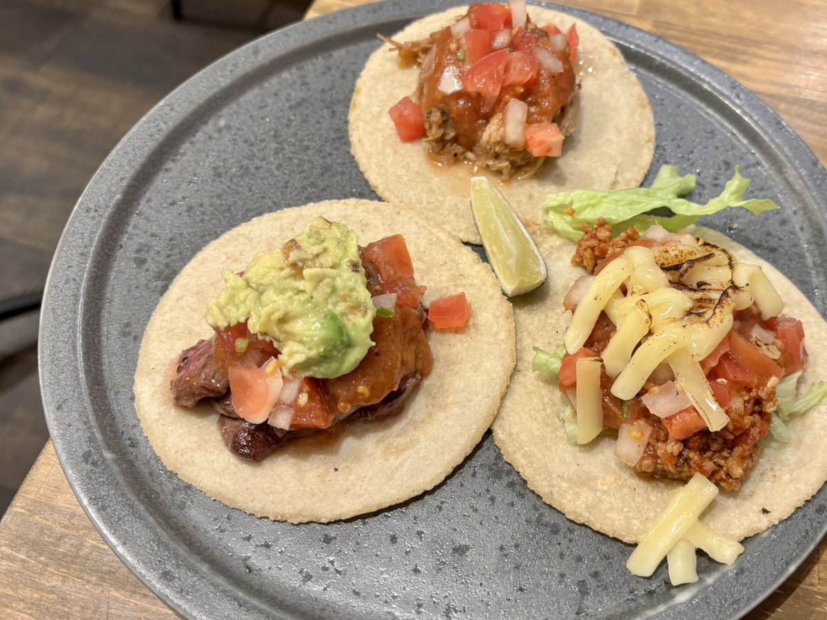 nagoyafood's tweet photo. 名古屋でタコスが食べたくなったら、このまとめをぜひチェックしてみてください🌮

ローカルの個性派から話題のトレンド系まで、味わい方は無限大！バリエーション豊かな13店をご紹介しています✨

国際センター・栄・金山・名駅・星ヶ丘と、各エリアに名店が揃っています。週末の食べ歩きの参考にしてみてください🥢