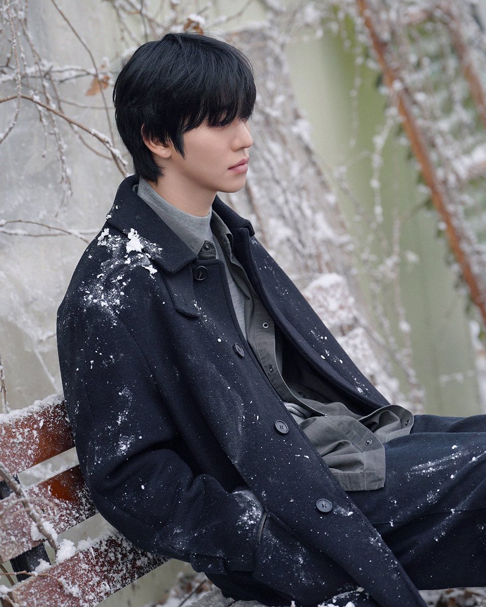ThePresent_X's tweet photo. [#안효섭] <오늘도 매진했습니다> 
‘굿모닝’ 이해석이 ‘잘자요’ 매튜 리씨가 되던 겨울. #비하인드

<Sold Out on You> The winter ‘good morning’ Hae-seok became ‘good night’ Matthew Lee. 

#안효섭 #AHNHYOSEOP 
#오늘도매진했습니다 
#SoldOutonYou https://t.co/hIysxNCEO3