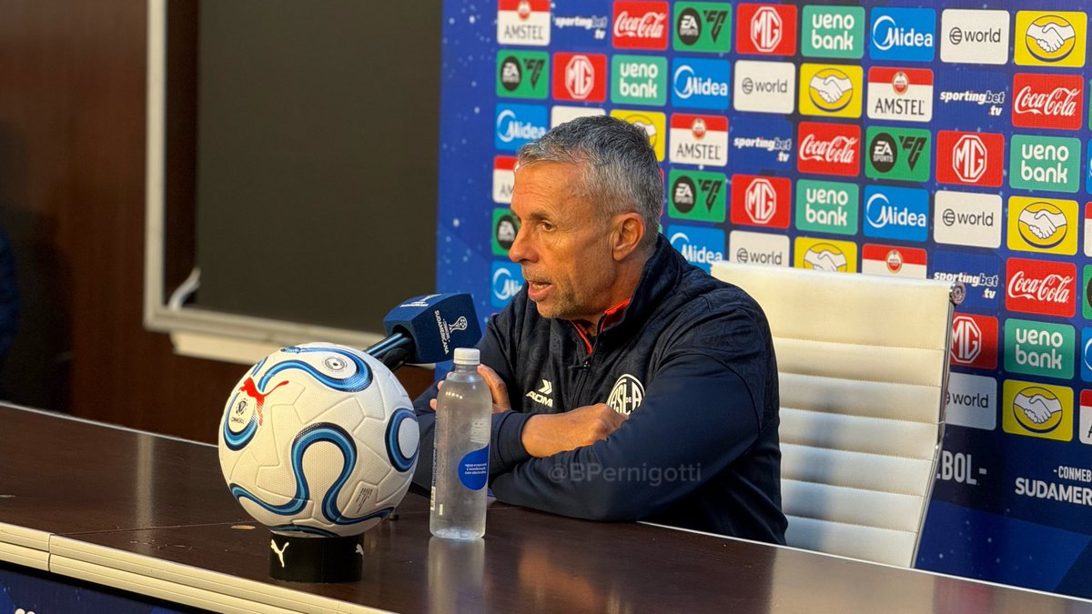 BPernigotti's tweet photo. ⚽️🗣️ Gustavo Álvarez en conferencia de prensa tras la eliminación de #SanLorenzo: “Nuestra copa fue mala, no alcanza con la evolución” 

“Mi continuidad no depende de mi voluntad, ni ahora ni nunca. Tenemos que seguir adelante día a día” https://t.co/Gw5Emyzad5