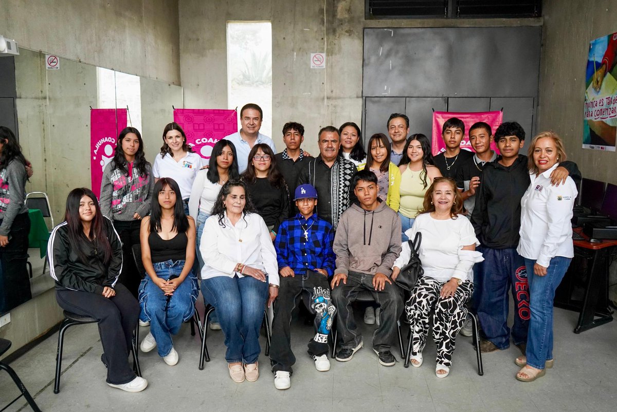 ArmandoContCast's tweet photo. Durante la gira de trabajo que llevamos a cabo en #Coahuila, pude reafirmar que, trabajando en coordinación, seguiremos llevando más oportunidades de aprendizaje y transformación a cada rincón del estado.

Como parte de esta agenda, dimos el banderazo de salida a la ruta de las Aulas Móviles de Fundación @TraxionMX, visitamos la Plaza Comunitaria “La Madriguera” y concluimos con una reunión de trabajo en el IEEA Coahuila, junto con toda su estructura institucional, fortaleciendo el trabajo en equipo y la atención educativa para las y los coahuilenses.

Agradezco al gran equipo del @IEEACOAHUILA por este valioso encuentro y por el compromiso que demuestran todos los días con la educación y el bienestar de la población.