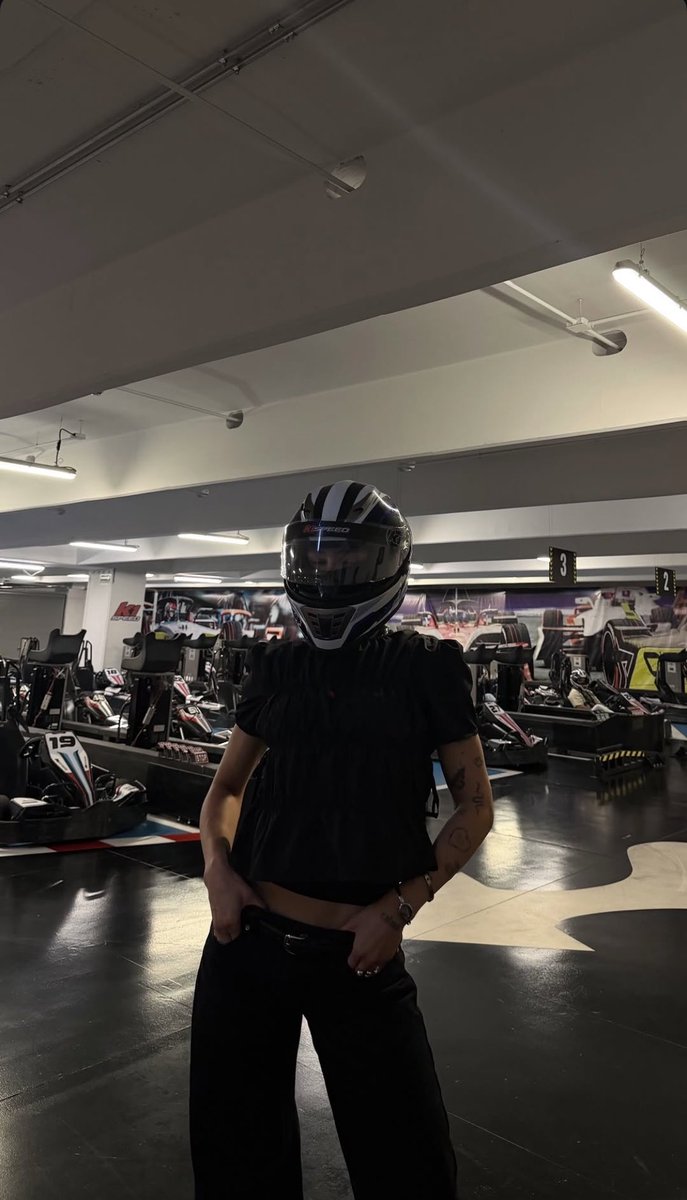 darismoonx's tweet photo. ——— 🏎️🛞🖤🚦🏁 https://t.co/QgGLiHNd6k