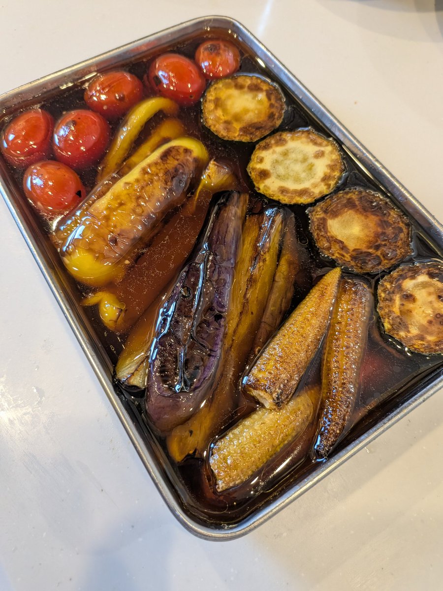 knbo0O's tweet photo. 今日の野菜焼き浸し、新しくパプリカとミニトマト追加
お昼ご飯に夏野菜冷やし中華 https://t.co/PtTulq8NRz