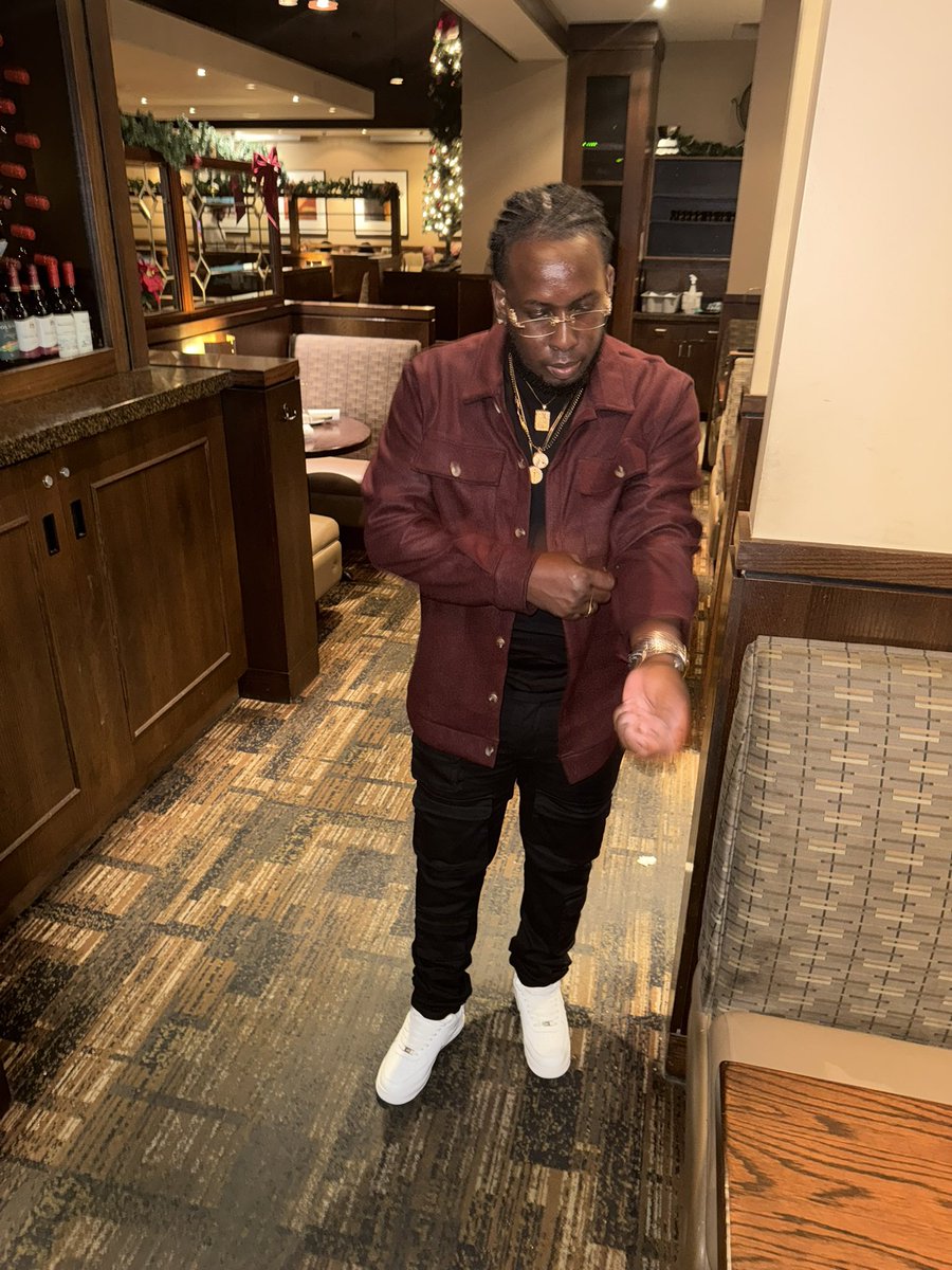 iam_rainee's tweet photo. Happy birthday to me 🥳🍾 https://t.co/Y8ikjQKUN2