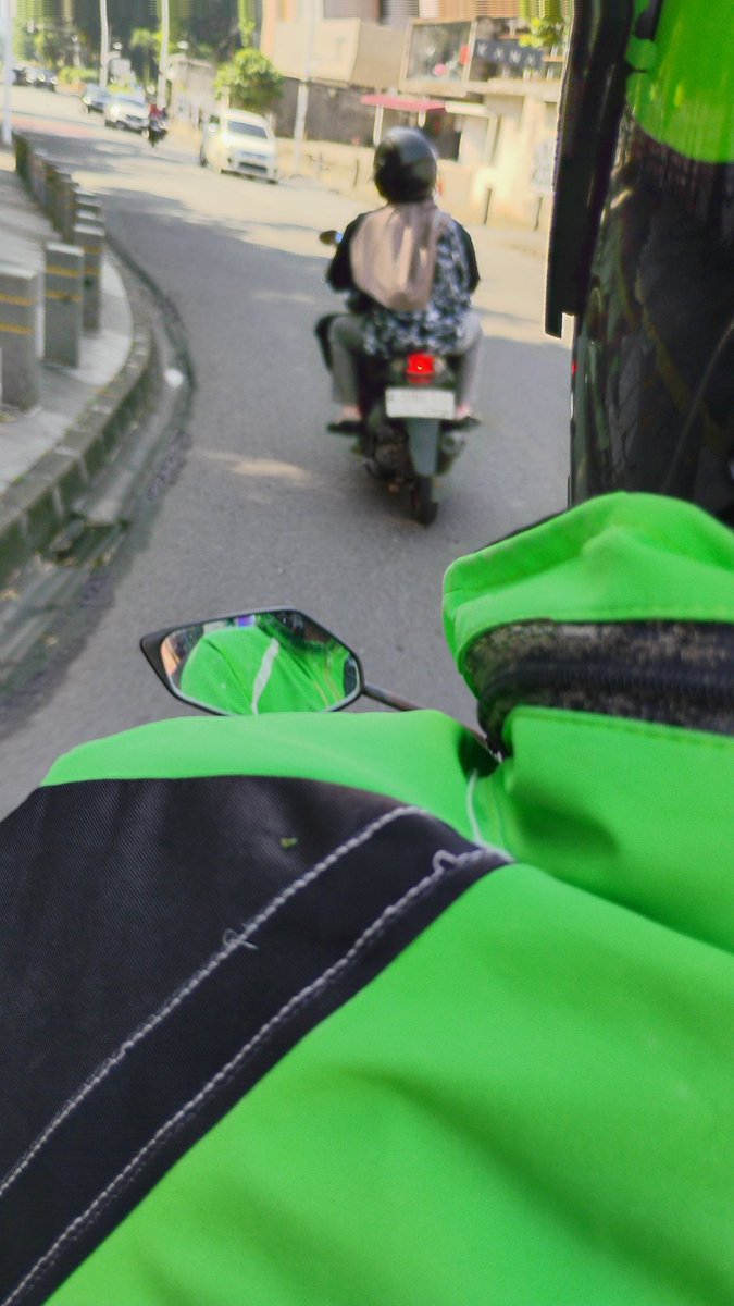 behatilo's tweet photo. @PT_Transjakarta dah naik gojek soalnya tjnya ga lewat lewat https://t.co/DewTDZ5d2O