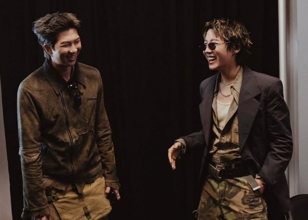 luneberry1's tweet photo. namseokie giggles  🤭💗 https://t.co/B2ZgVEltGD