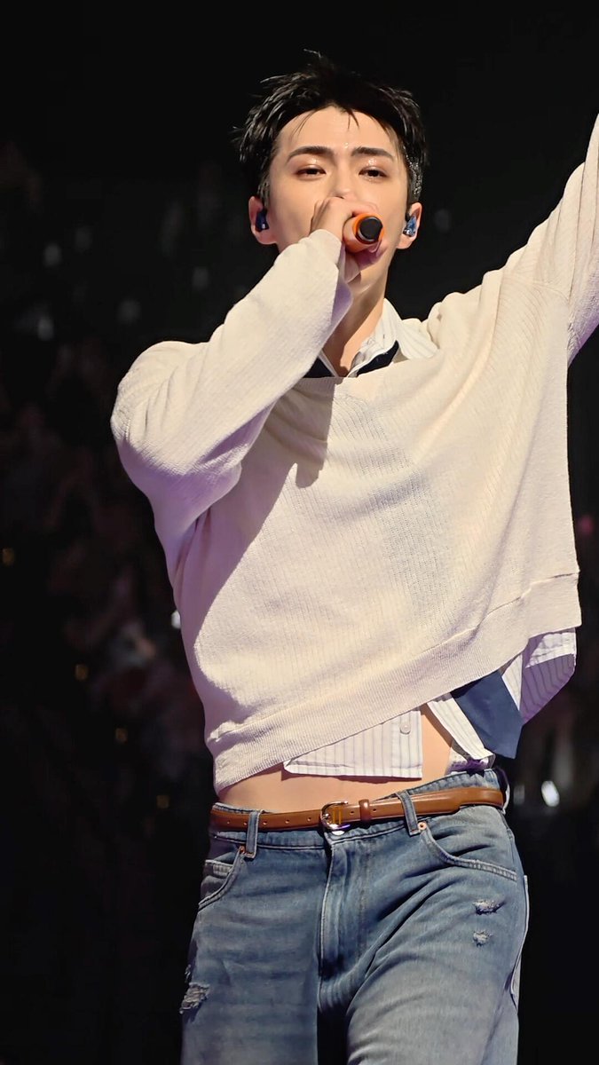 SeeHunbook's tweet photo. It's shot so clearly！！！
📷©️ii_(gapday版）
#세훈 #SEHUN #セフン #世勋 #EXO https://t.co/ewPMEH21Zb
