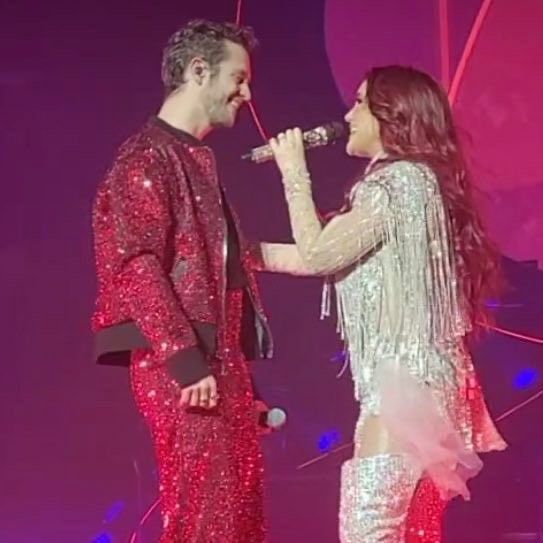 tborbd's tweet photo. Se em 2008 alguém me perguntasse como você imagina o futuro do RBD, a última coisa que eu diria é que veria essas duas cenas novamente! 🥹 
Dulce e Christopher
Anahí e Alfonso
🥹😍 https://t.co/psP3GjaAwg