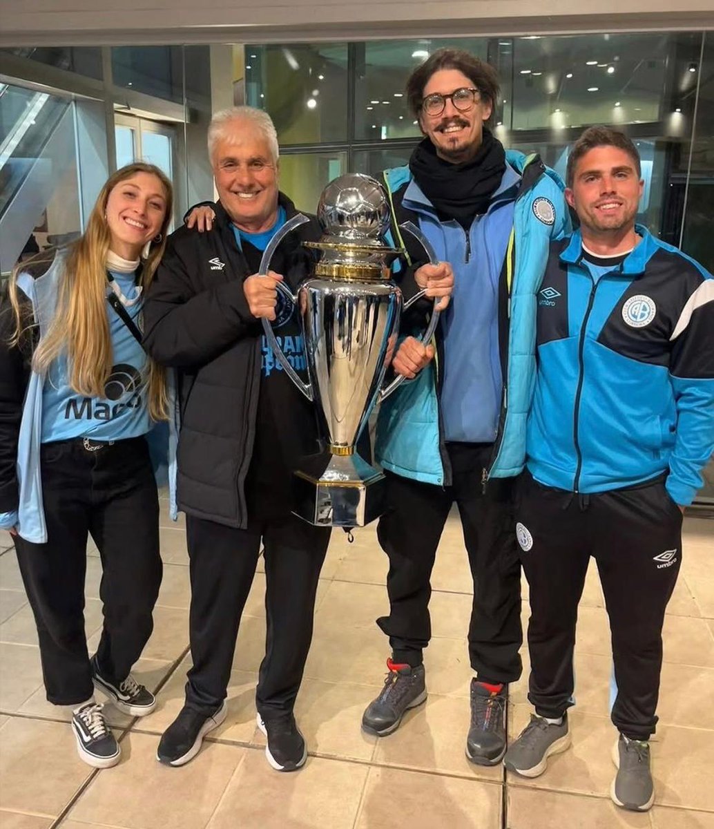 Facu_Priante's tweet photo. #Belgrano | 👏 Julio Constantín es un protagonista histórico en Belgrano.

⭐️ Campeón del Regional 1986 como arquero. 

🔝 Ascenso Monumental 2011 como AC del Ruso. 

🤩🏆 Apertura 2026 como AC del Ruso.

🤯 Campeón como DT de la 4ta AFA en 2009 (con Darío Cavallo), 2018 y 2024. https://t.co/PjaTRKEyAC