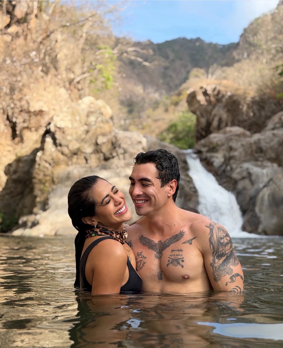 signalpor's tweet photo. Se ven hermosos juntos la pareja delmo los más virales, los euphoria 😝 💕💕💕❤️❤️nunca se separen , y que chsm los bots de tiktok que no soportan  #LaMansionVIP #Kimsu https://t.co/Q64ku0aU5G