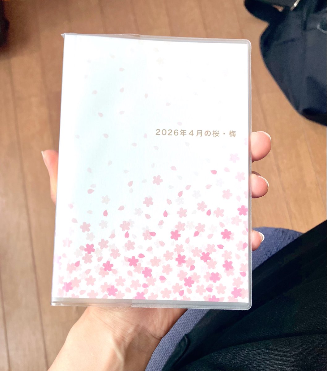 bb2ifuya's tweet photo. ４月に撮り放題に撮った桜の写真、TOLOTでミニ写真集にしたの届いた！やったー可愛いぞー https://t.co/Z0n1tk7QGH