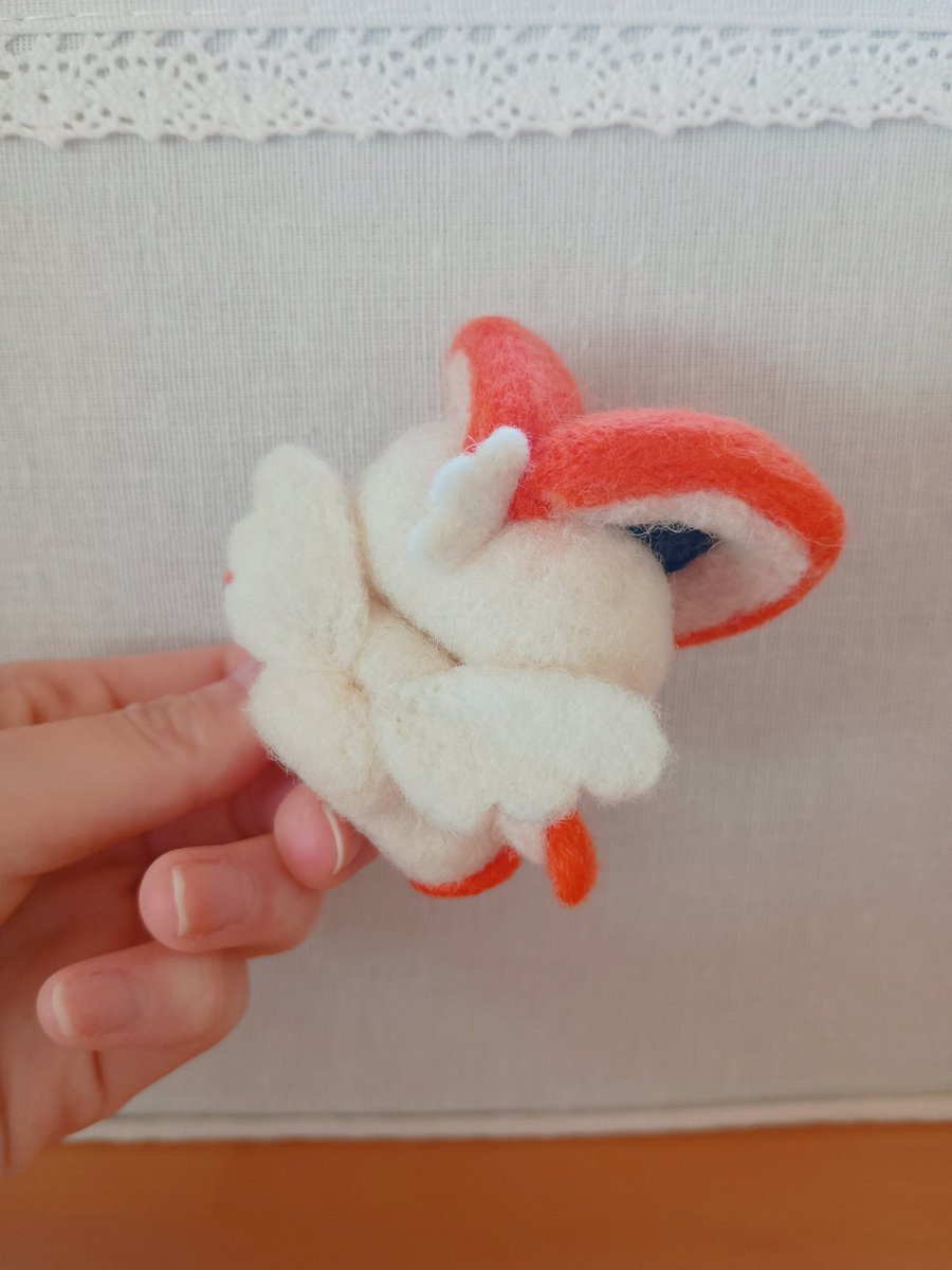 iris_lemonade's tweet photo. ★図鑑No.0494　ビクティニ
ふしぎなおくりものにて「リバティチケット」を貰い、ビクティニをGETしに行った思い出が蘇りました✌

#ポケモン #Pokemon 
#羊毛フェルト https://t.co/4DuPx5aCjv