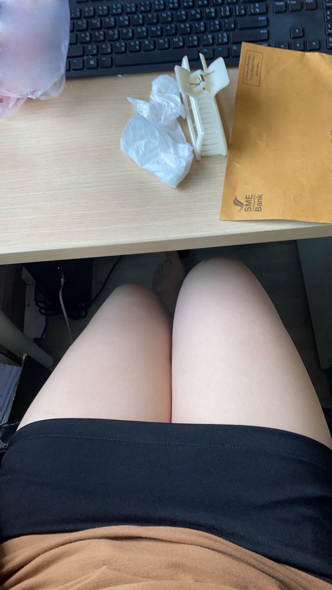 Molariz110150's tweet photo. เมื่อวานฝนตกหนัก ผ้าไม่แห้ง เลยต้องใส่กระโปรงมาทำงาน หวิวๆดีเหมือนกันนะ 😝💦
#อยุธยา #อยุธยาโรจนะ #โรจนะ https://t.co/uoCYTHbqDf