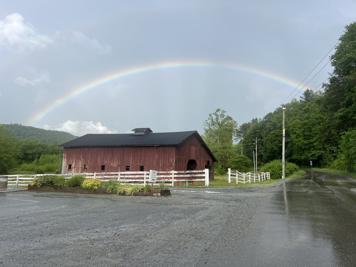 CoachTimHall's tweet photo. As seen this evening in Valle Crucis, at Mast General @WataugaOnline. Have yet to find the gold, still looking. https://t.co/QqC8hP29h9