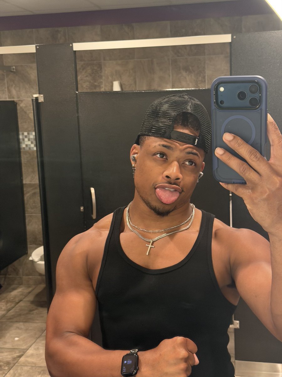 moo4vm8's tweet photo. #gympics getting summer ready https://t.co/FxpEUYRQdr
