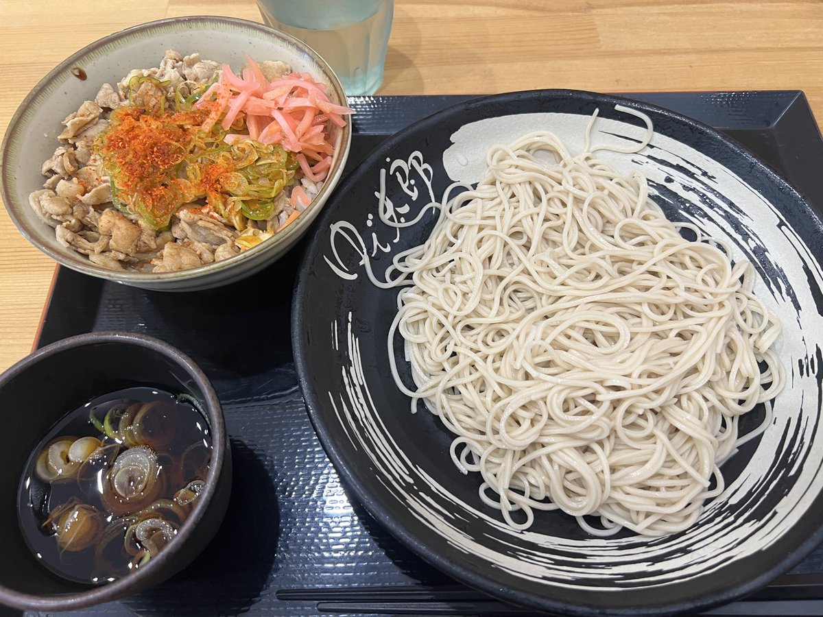 negisio8's tweet photo. ゆで太郎 もつ次郎 鶴ケ谷バイパス店

ミニ辛葱豚丼セット https://t.co/TVA5baKDM1