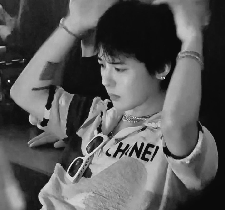 slosstar's tweet photo. Sketch!! #GDRAGON 💌 https://t.co/fOv2gL5MwL
