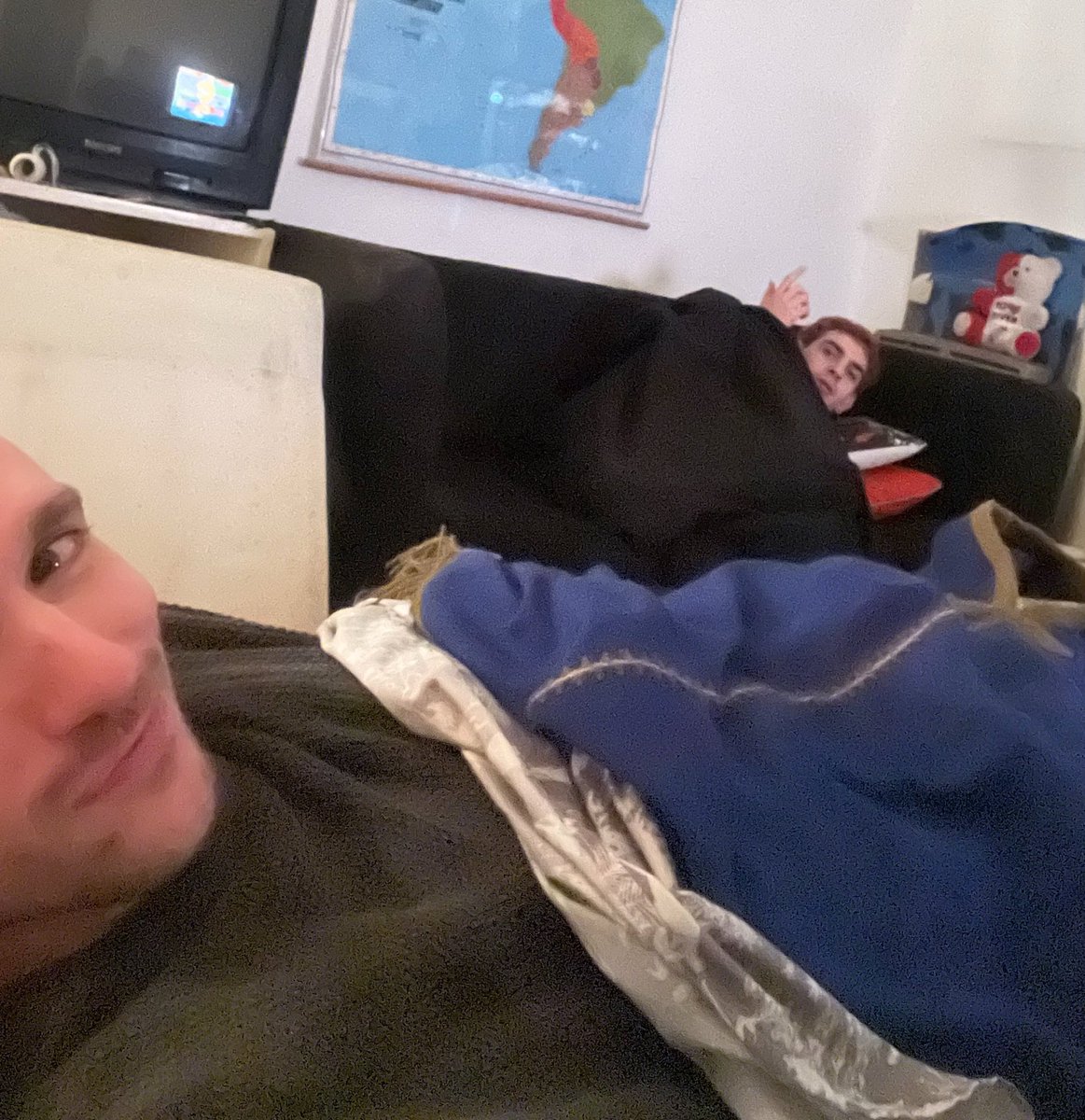 lichigrams's tweet photo. armamos unas camas y nos quedamos a dormir en el estudio para mañana temprano seguir laburando en el disco por el cual el año que viene a esta altura capaz vamos a estar en los Gardel en vez de haciendo una pijamada https://t.co/1uZ7AyTX5F